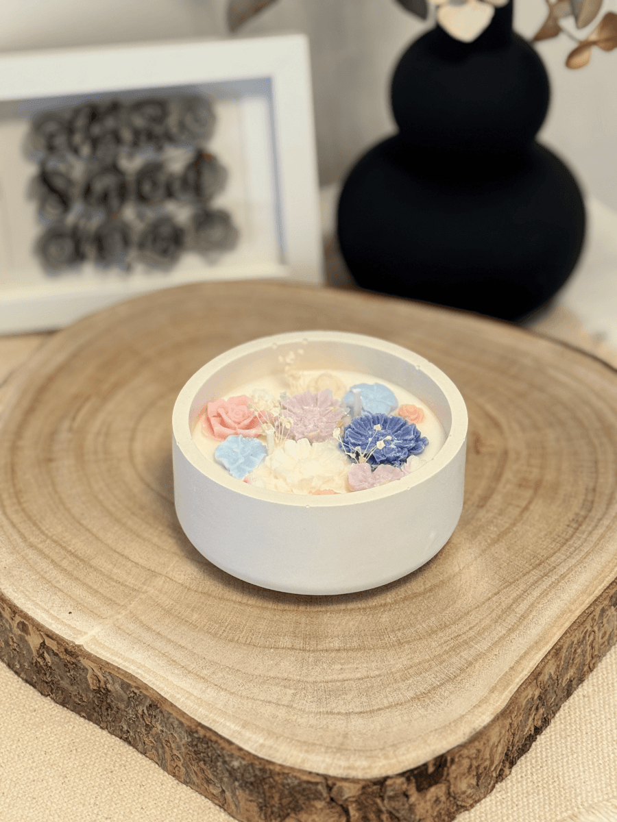 Medium candle in a plaster casing with small flowers Medium candle in a plaster casing with small flowers — Medium plaster casing candle — image 1/3