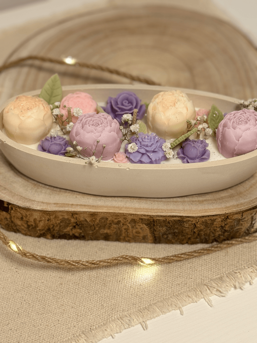 Oval plaster candle with various flowers Oval plaster candle with various flowers